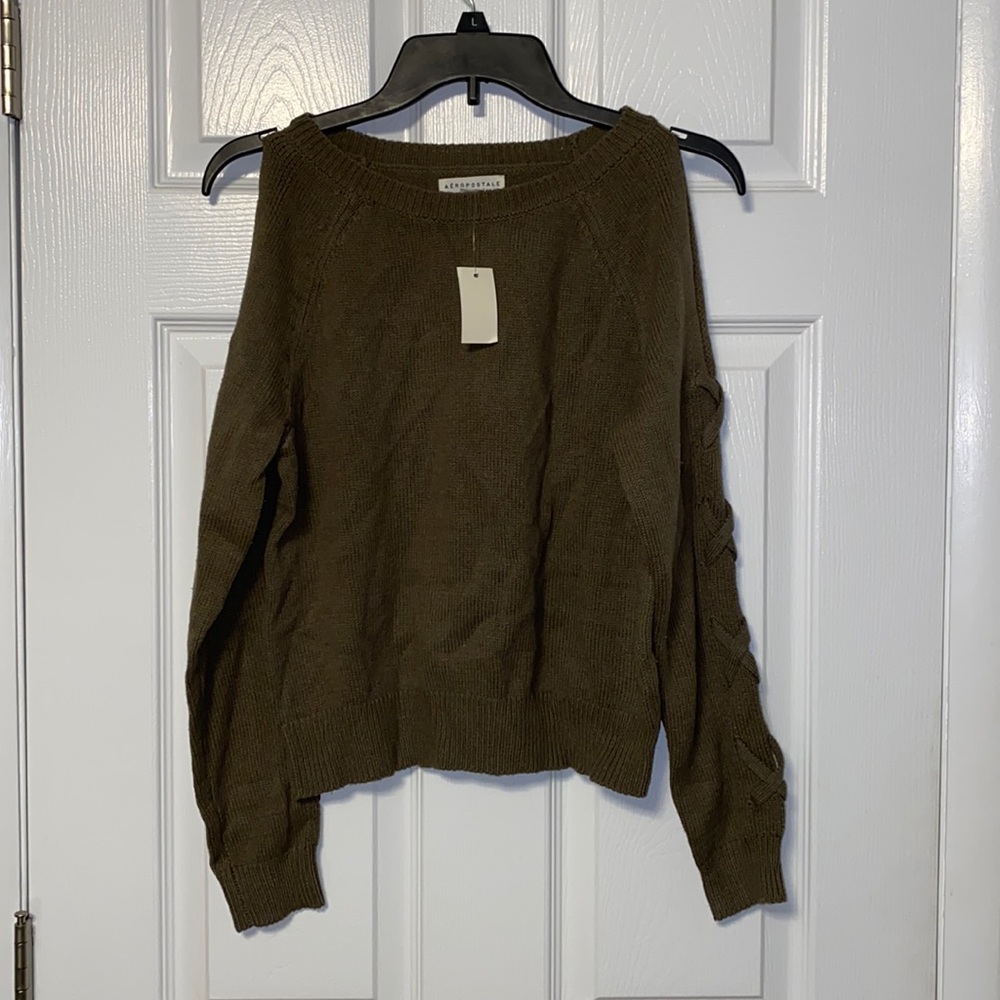 Open shoulder cropped sweater